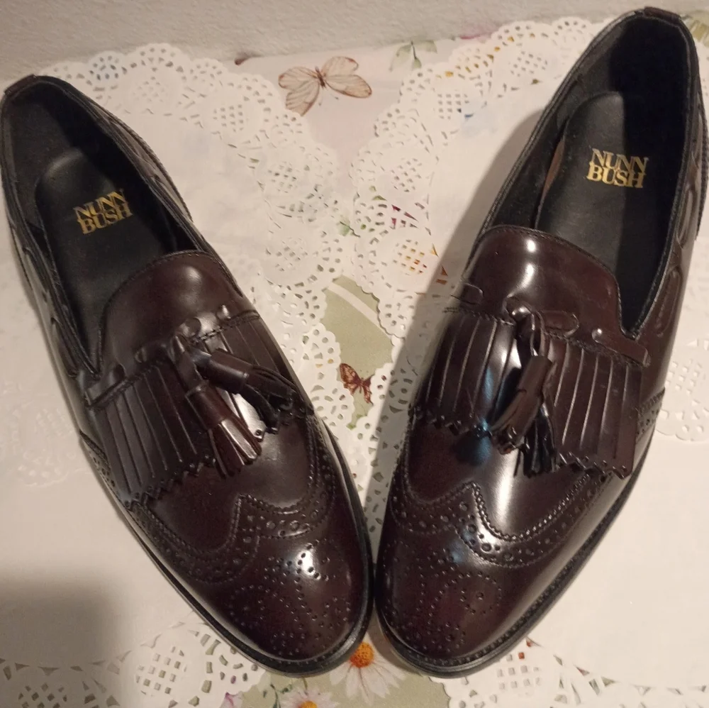 Brand new men's size 9 Nunn Bush slip-on wingtip tassel-detail dress shoes
